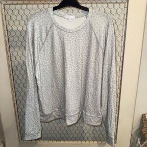 Beyond Yoga Light Gray Leopard Top